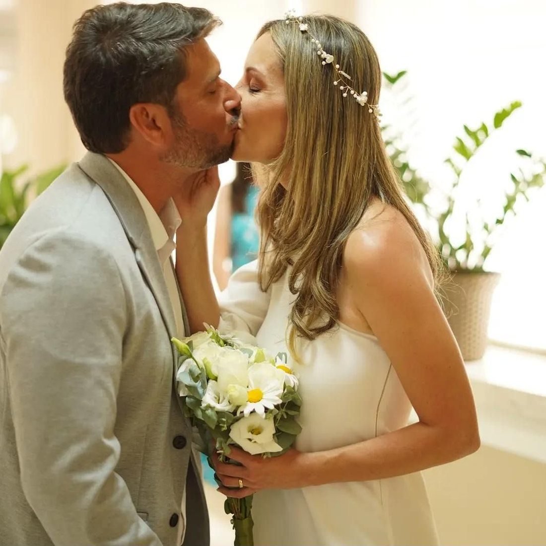 O beijo no dia do casamento civil